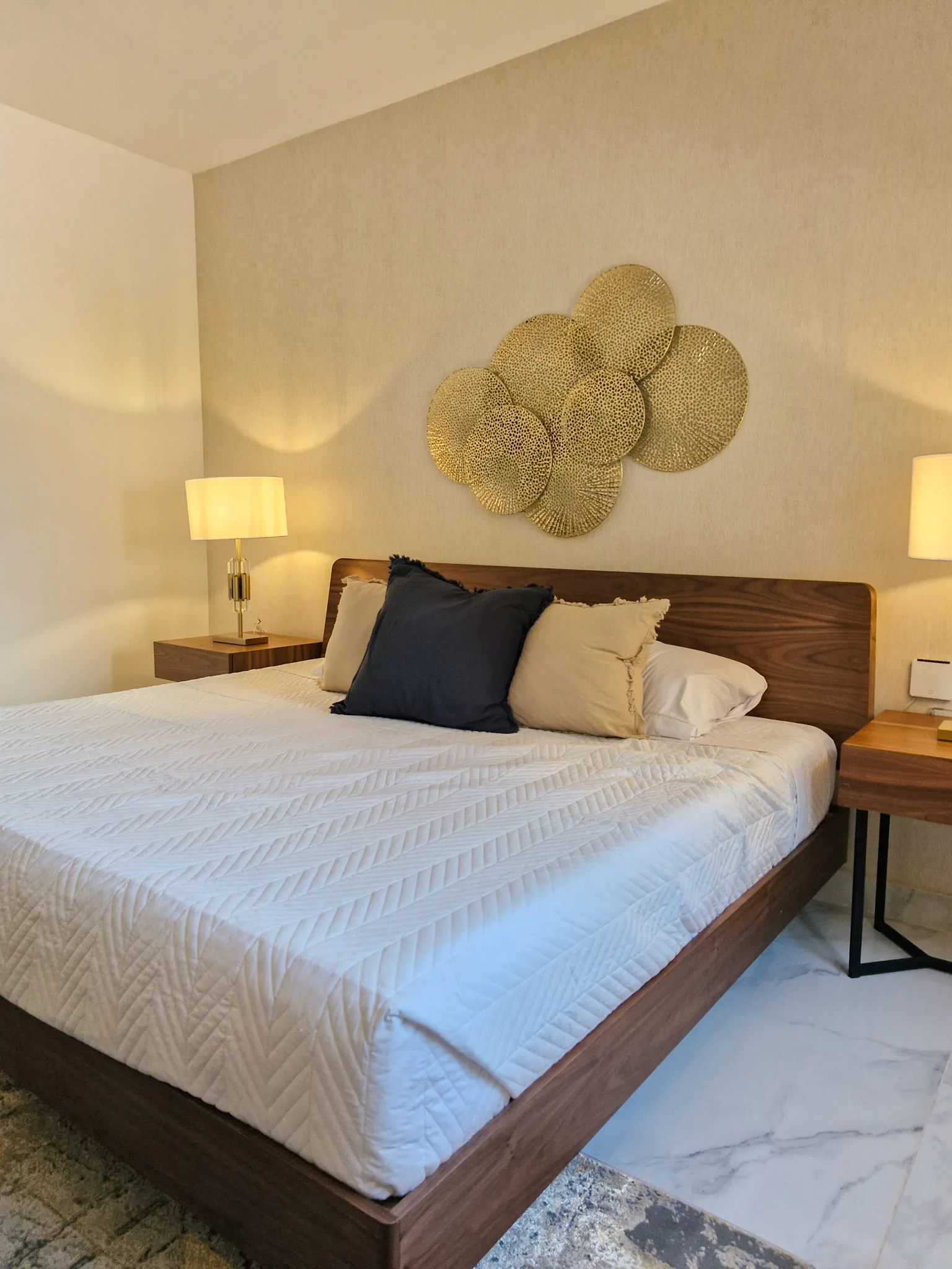 109 m² Furnished 3-Bedroom Condo in Playa del Carmen — Resort Amenities & Parking