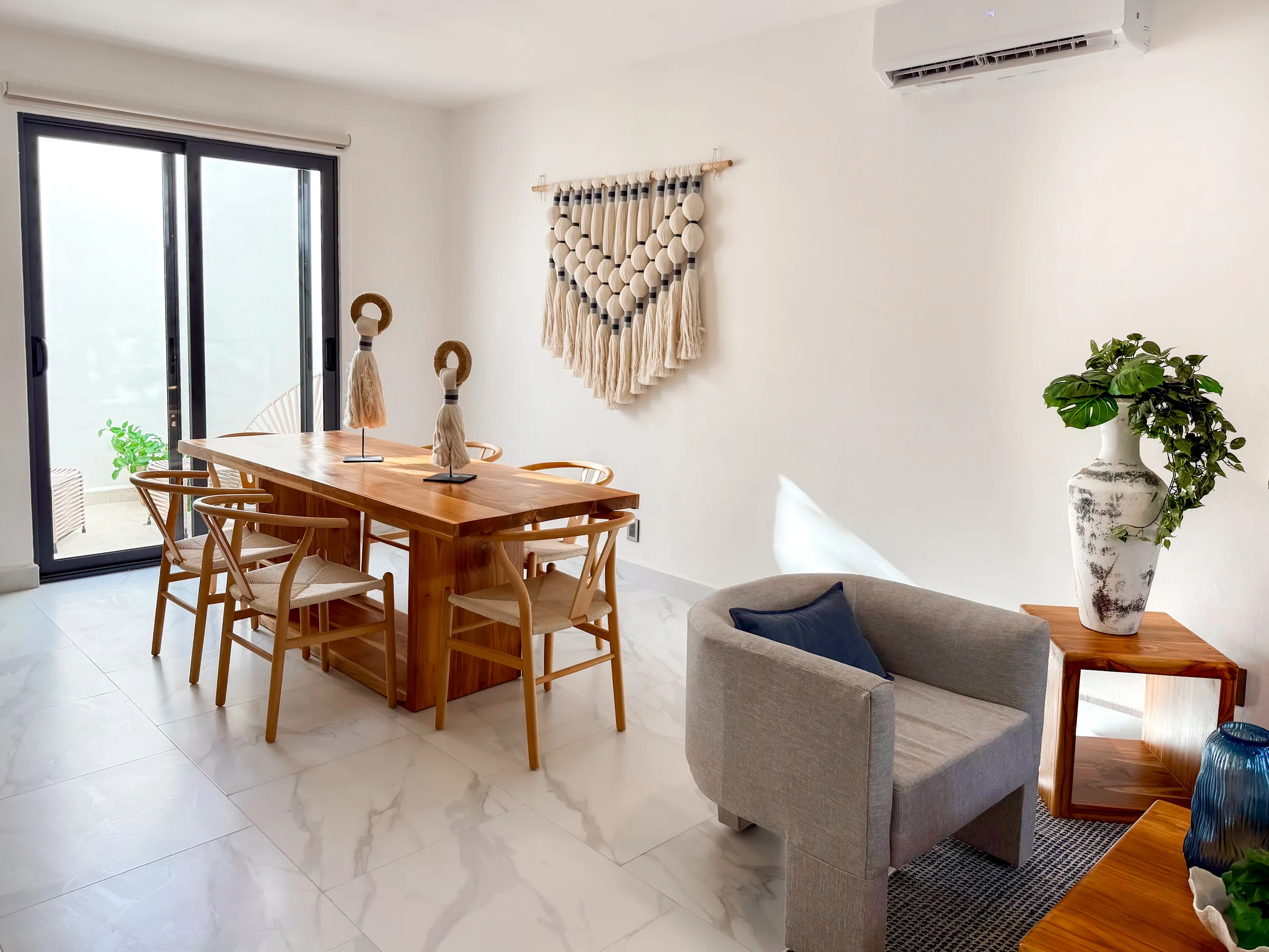 Three-Level 130 m² Townhome in Playa del Carmen — Rooftop Terrace & Two Parking Spaces